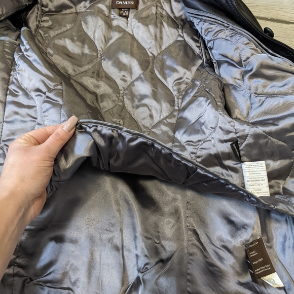 Danier Leather Jacket. Vintage 90s. - Picture 8 of 12